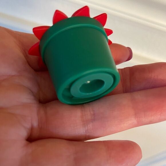 Vintage Avon Poinsettia Salt and Pepper Shakers in Baskets set of 5! - Picture 7 of 14